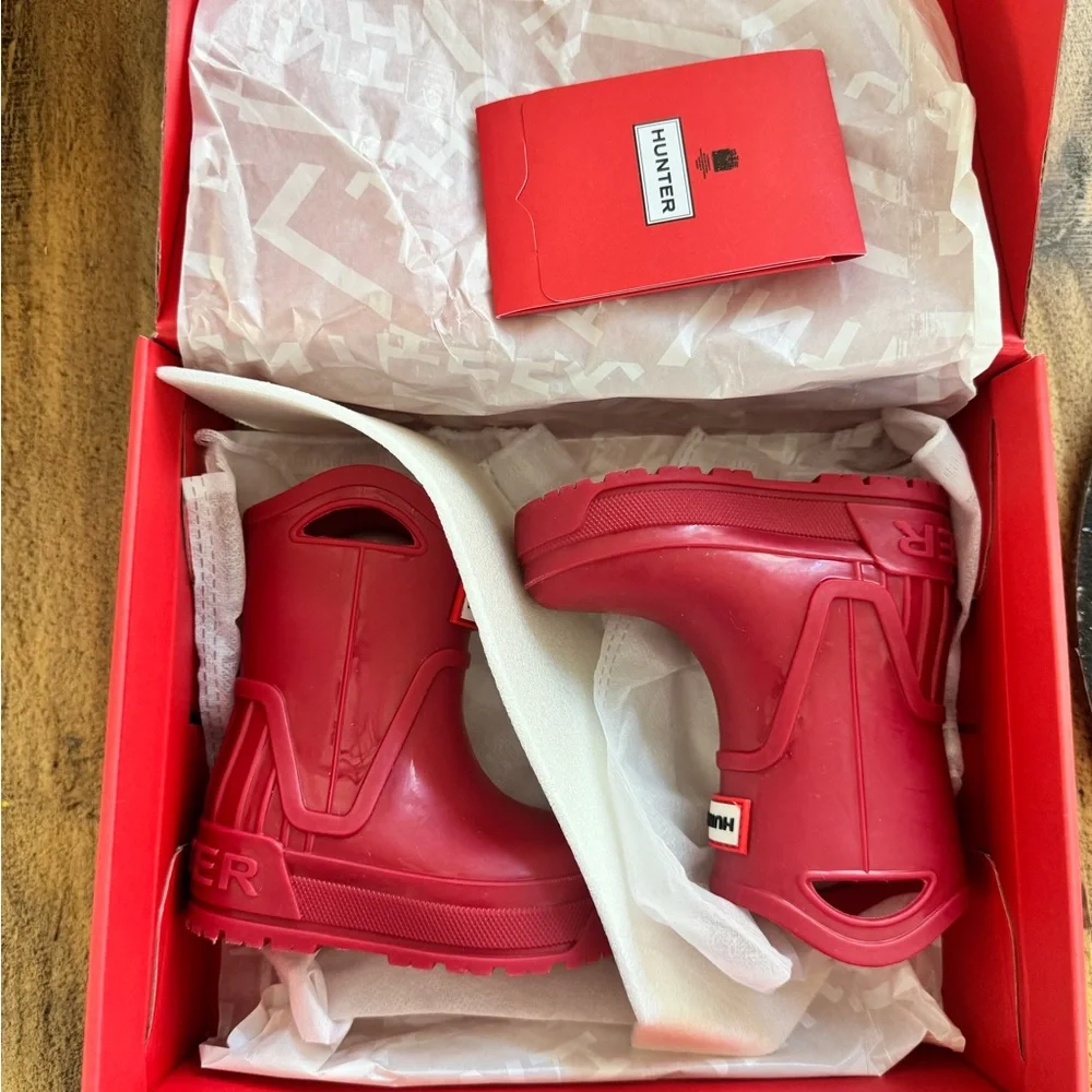 Munster bright red